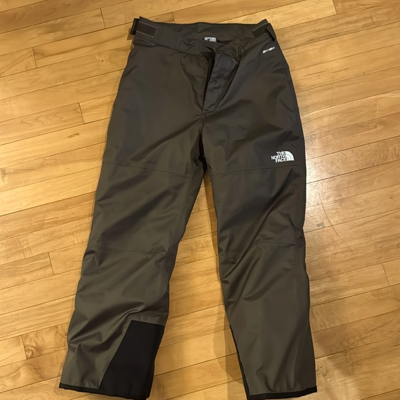 The North Face Snow pants. Boys’ 12, Large. Dark green. - Picture 1 of 3